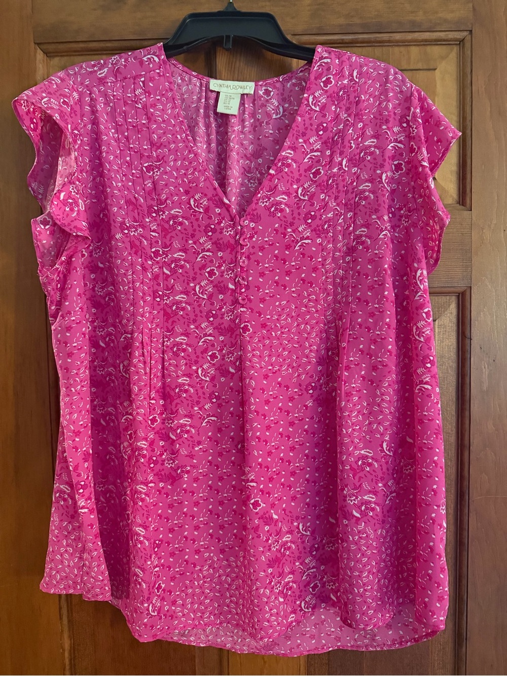 Cynthia Rowley Women’s 1X Pink Floral Blouse V Neck Pintuck Cap Sleeve Top EUC